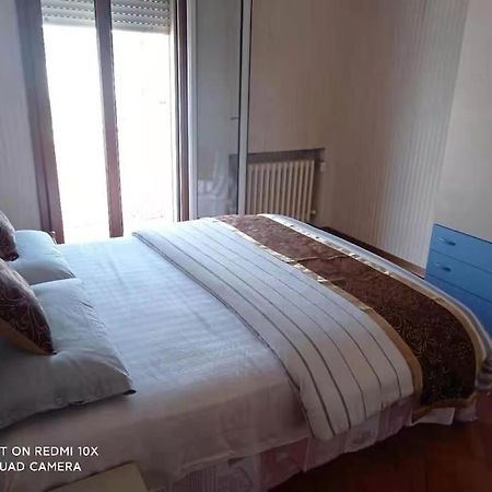 Cozy Room With Queen Bed 温馨双人大房间 Местре Экстерьер фото